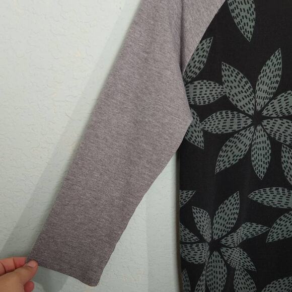 LULAROE Womens XS Black Gray Floral Print Randy Top Shirt Crew Neck 3/4 Sleeve - Picture 4 of 6